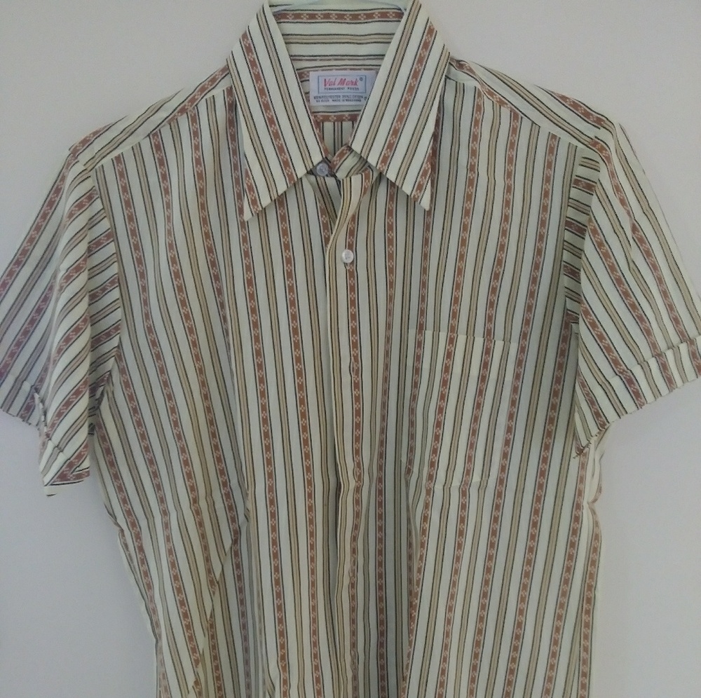 Val-Mark Vintage shirt.. Definately 70s